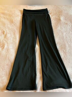 Embrace Your Love black fold over flared yoga pants size M athletic athleisure